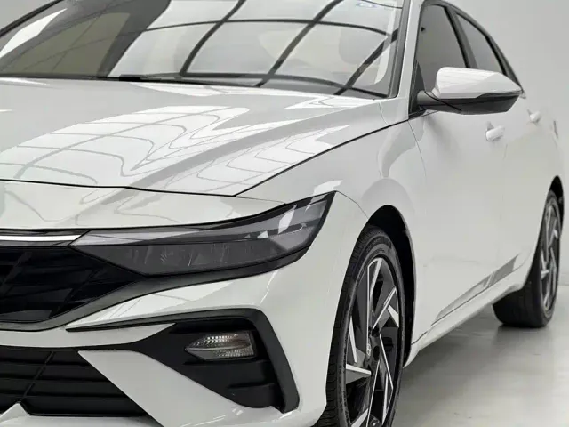 Hyundai Elantra — Фото автомобиля 4