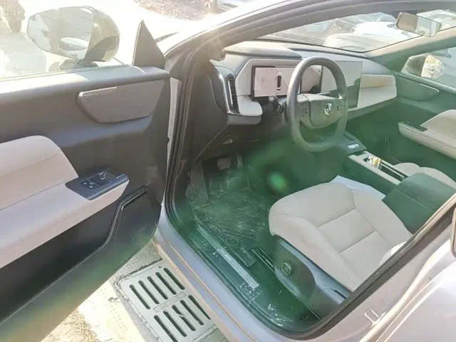 Volvo XC70 Plug-in Hybrid — Фото автомобиля 15