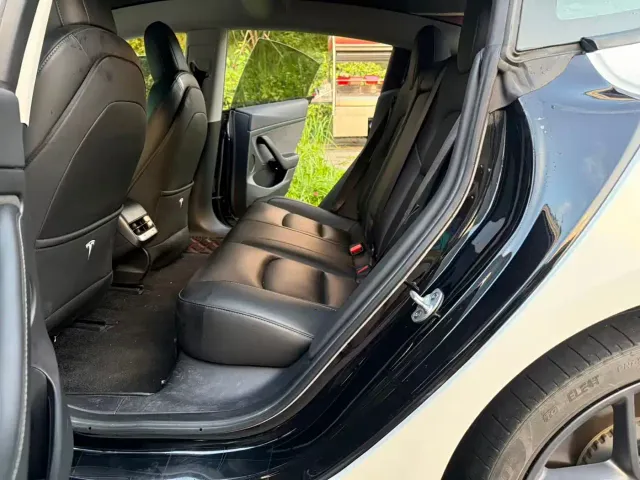 Tesla Model 3 — Фото автомобиля 10
