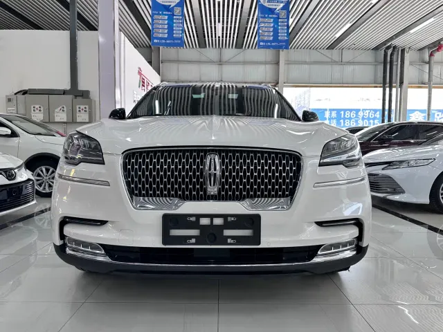 Lincoln Aviator — Фото автомобиля 2