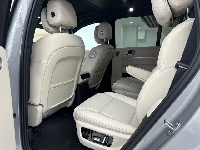 Li Auto L8 — Фото автомобиля 5