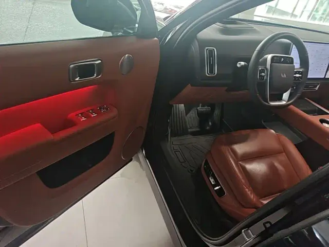 Li Auto L7 — Фото автомобиля 15