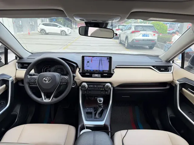 Toyota RAV4 — Фото автомобиля 9
