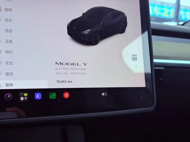 Tesla Model Y — Фото автомобиля 11
