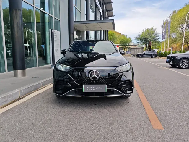 Mercedes-Benz EQE SUV — Фото автомобиля 7
