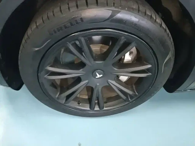 Tesla Model Y — Фото автомобиля 22