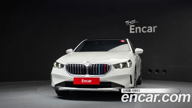 BMW 5 Series G60 — Фото автомобиля 3