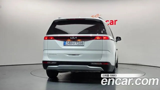 Kia Carnival Generation 4 — Фото автомобиля 4