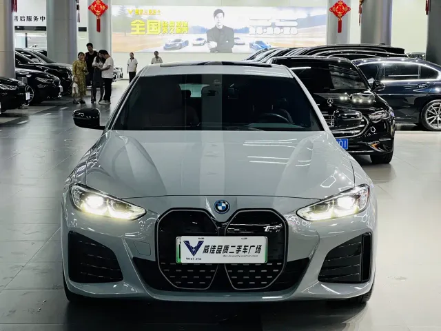 BMW i4 — Фото автомобиля 2