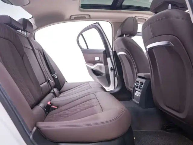 BMW 3 Series — Фото автомобиля 24