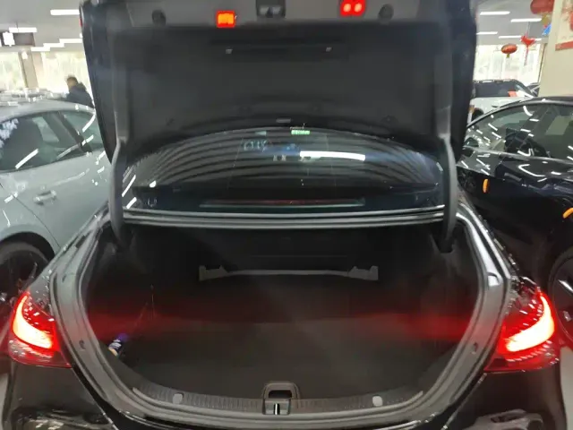 Mercedes-Benz E-Class — Фото автомобиля 14