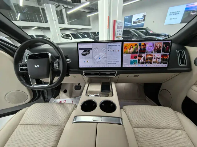 Li Auto L8 — Фото автомобиля 10
