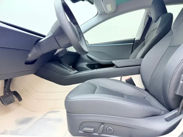 Tesla Model 3 — Фото автомобиля 4