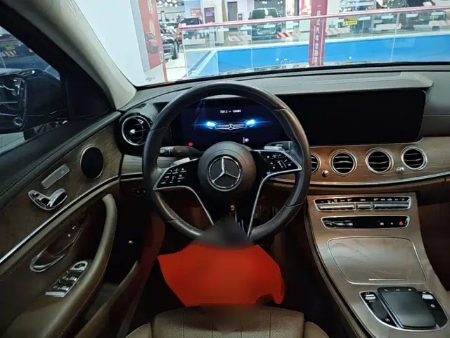 Mercedes-Benz E-Class — Фото автомобиля 10