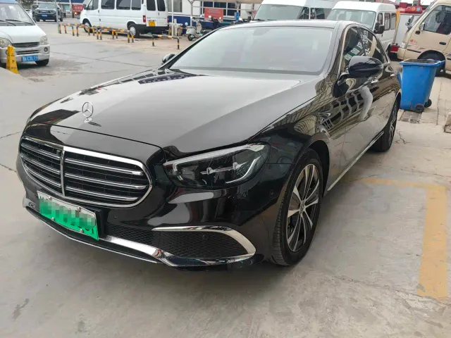 Фотография автомобиля — Mercedes-Benz E-Class