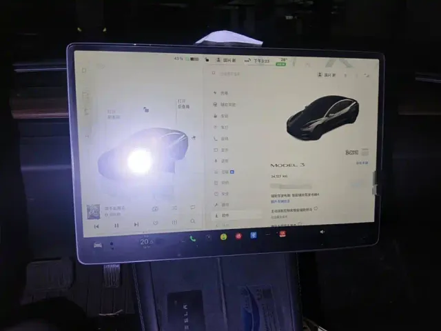 Tesla Model 3 — Фото автомобиля 4