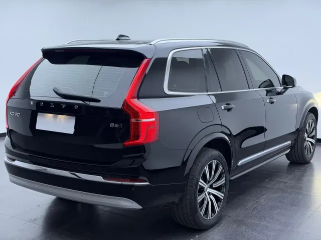 Volvo XC90 — Фото автомобиля 11