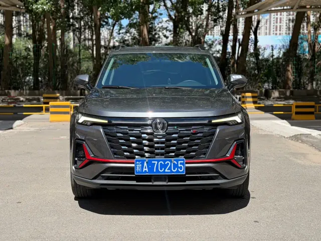 Changan CS35 Plus — Фото автомобиля 2