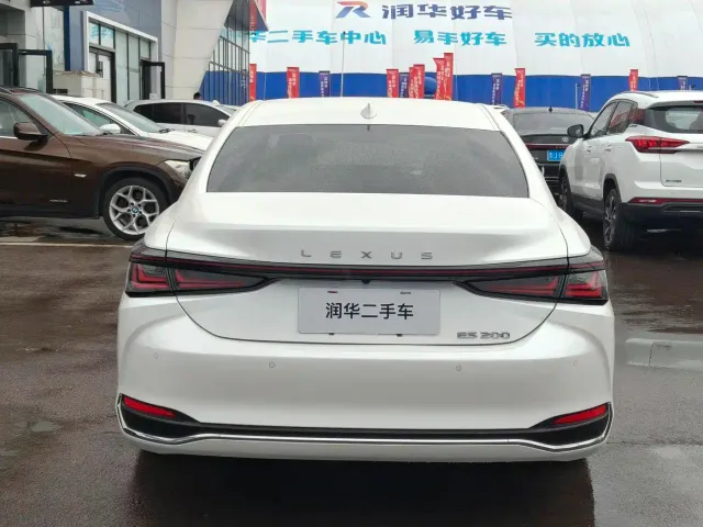 Lexus ES — Фото автомобиля 5
