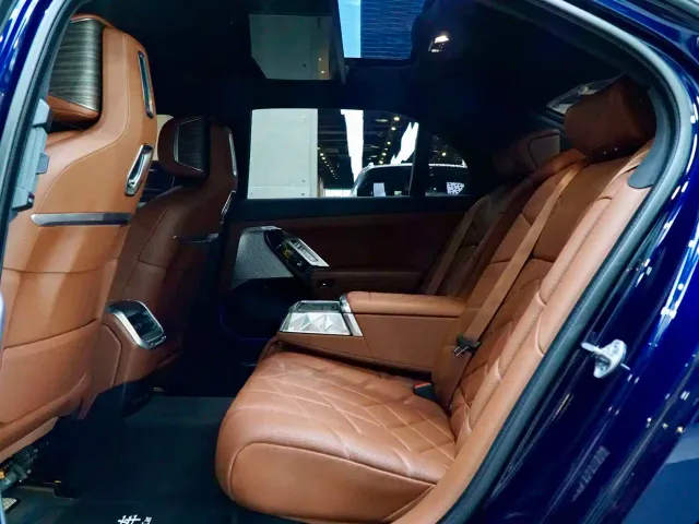 BMW 7 Series — Фото автомобиля 17