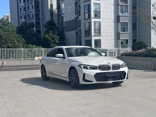 BMW 3 Series — Фото автомобиля 2