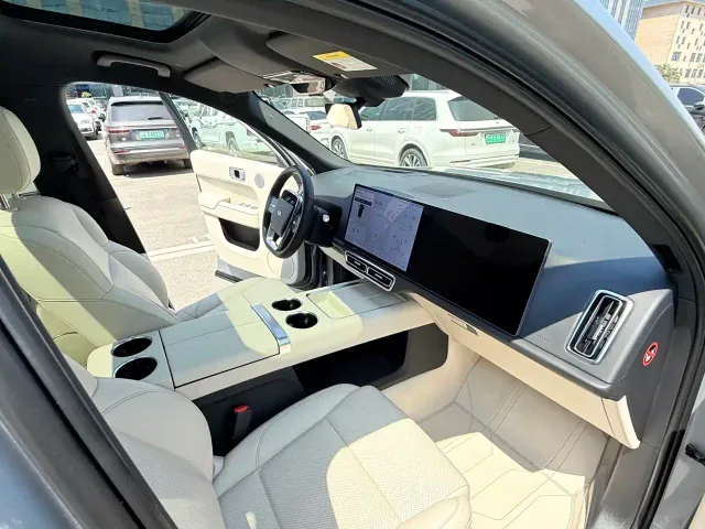 Li Auto L8 — Фото автомобиля 14