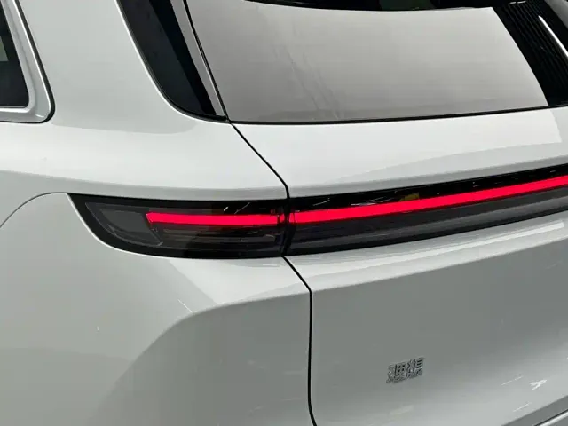 Li Auto L6 — Фото автомобиля 10