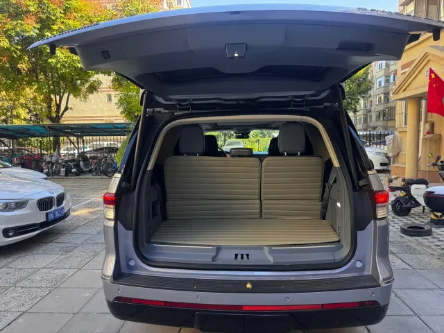 Lincoln Navigator — Фото автомобиля 12