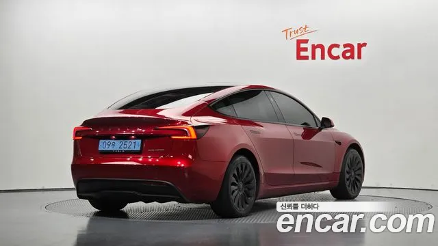 Tesla Model 3 — Фото автомобиля 2