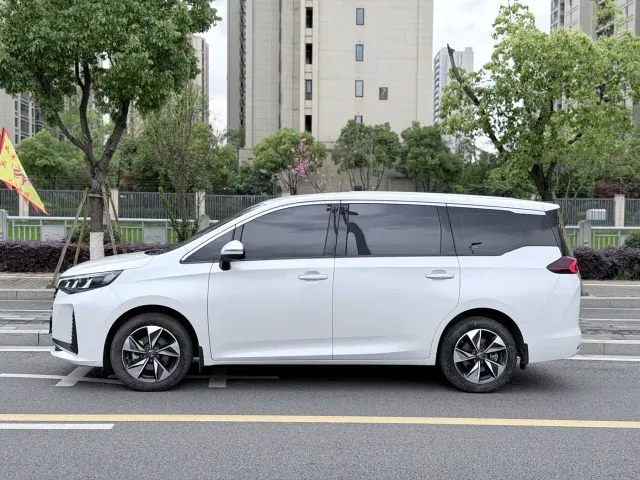 GAC Trumpchi M6 — Фото автомобиля 4
