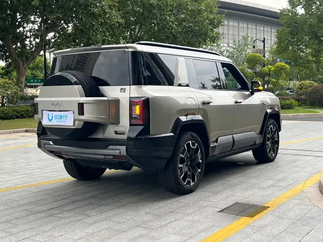 BYD FangChengBao Leopard 8 — Фото автомобиля 4
