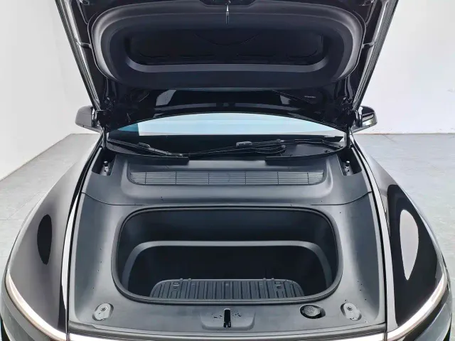 Tesla Model Y — Фото автомобиля 10