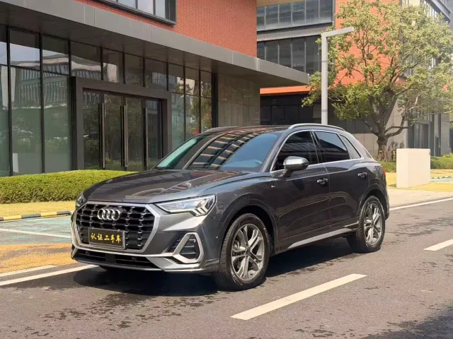 Фотография автомобиля — Audi Q3