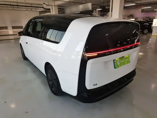 Li Auto MEGA — Фото автомобиля 4