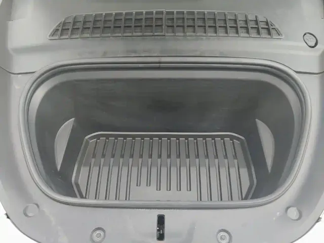 Tesla Model Y — Фото автомобиля 19