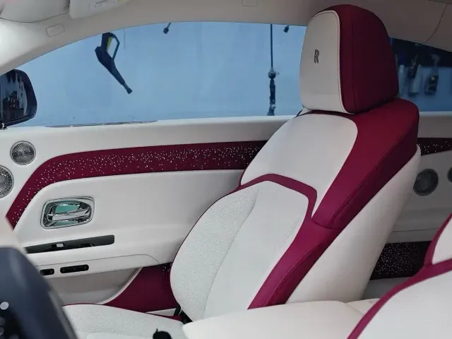 Rolls-Royce Spectre — Фото автомобиля 8