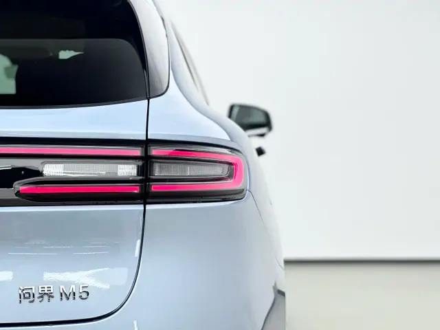 Aito M5 — Фото автомобиля 18