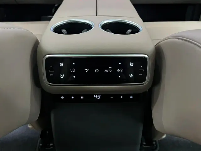 Li Auto L8 — Фото автомобиля 13