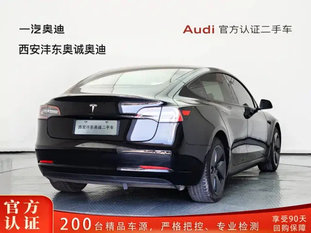Tesla Model 3 — Фото автомобиля 4
