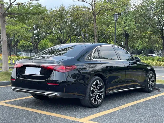 Mercedes-Benz E-Class — Фото автомобиля 6