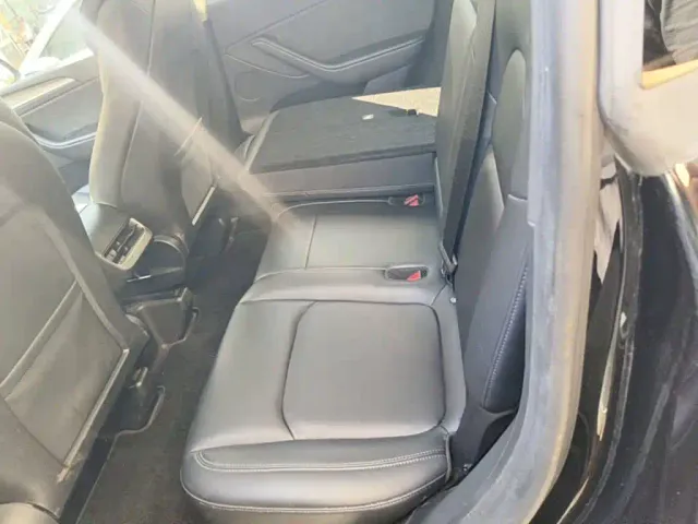 Tesla Model Y — Фото автомобиля 16