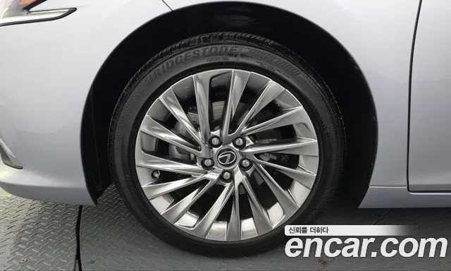 Lexus ES 7th Gen — Фото автомобиля 5
