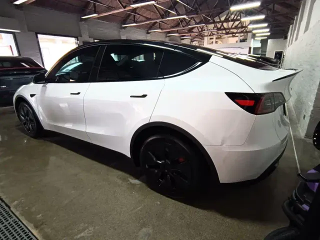 Tesla Model Y — Фото автомобиля 4