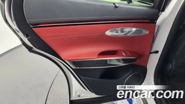 Genesis GV70 — Фото автомобиля 25