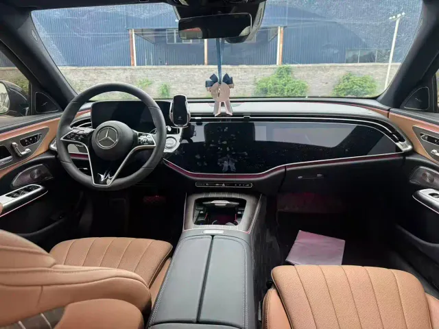 Mercedes-Benz E-Class — Фото автомобиля 4
