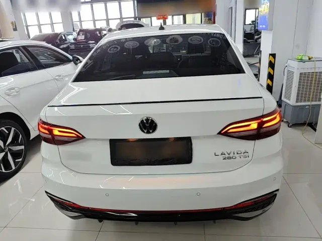 Volkswagen Lavida — Фото автомобиля 5