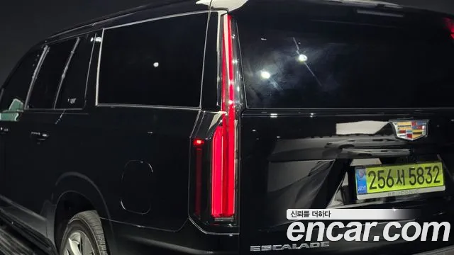 Cadillac Escalade 5th Gen — Фото автомобиля 8