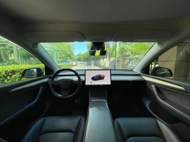 Tesla Model Y — Фото автомобиля 6