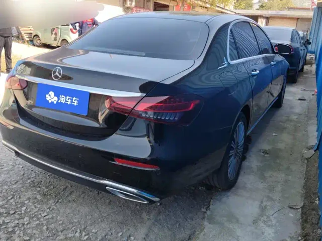 Mercedes-Benz E-Class — Фото автомобиля 3
