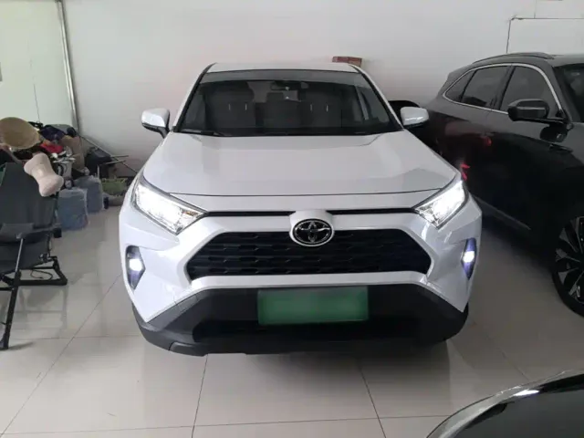 Toyota RAV4 — Фото автомобиля 2